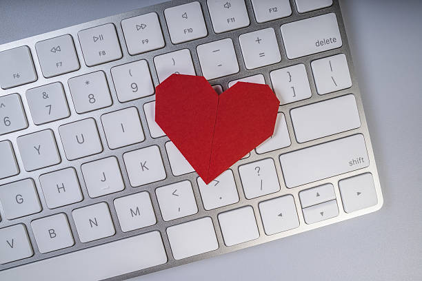 istock heart on the keyboard, dating online concept 637844514