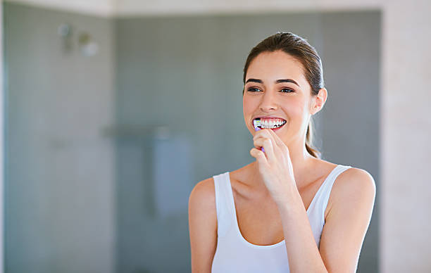 spazzolare per il proprio bene - healthy lifestyle toothbrush caucasian one person foto e immagini stock