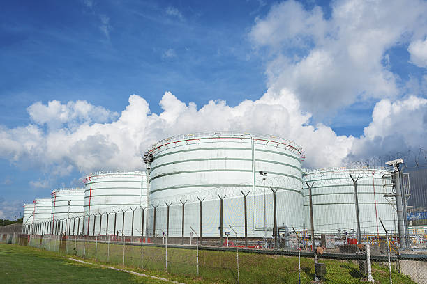 오일 탱크 - architecture chemical plant diesel fuel and power generation 뉴스 사진 이미지