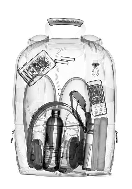 backpacking unter röntgen auf sicherheitskontrolle. 3d-illustration. - airport x ray stock-fotos und bilder