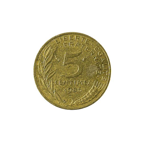 5 francuskich monet (1986) izolowanych na białym tle - france currency macro french coin zdjęcia i obrazy z banku zdjęć