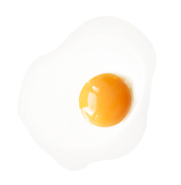 jajko sadzone odizolowane na białym tle. - eggs fried egg egg yolk isolated zdjęcia i obrazy z banku zdjęć