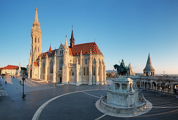 Budapest -  Mathias Church at day Budapest -  Mathias Church at day fishermens bastion photos stock pictures, royalty-free photos & images