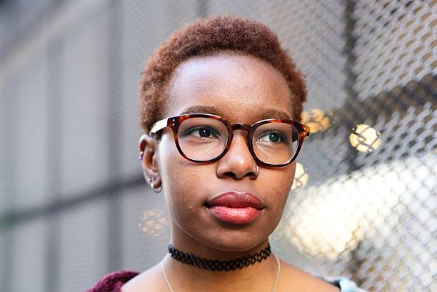 istock Young woman looking away 637895898