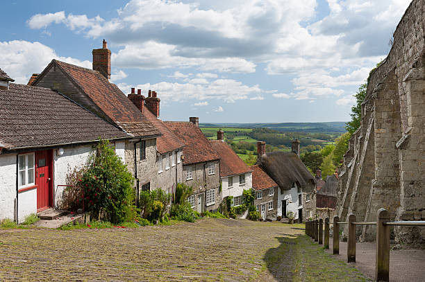istock Gold Hill, Shaftesbury, Dorset 637917834