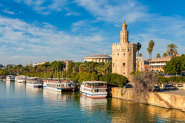 torre de oro sevilla - seville sevilla andalusia torre del oro fotografías e imágenes de stock