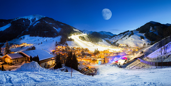 Alps skiing snowboard vacation Saalbach Hinterglemm valley
