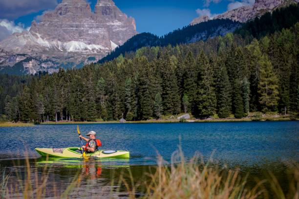 istock Scenic Lake Kayak Tour 637949764