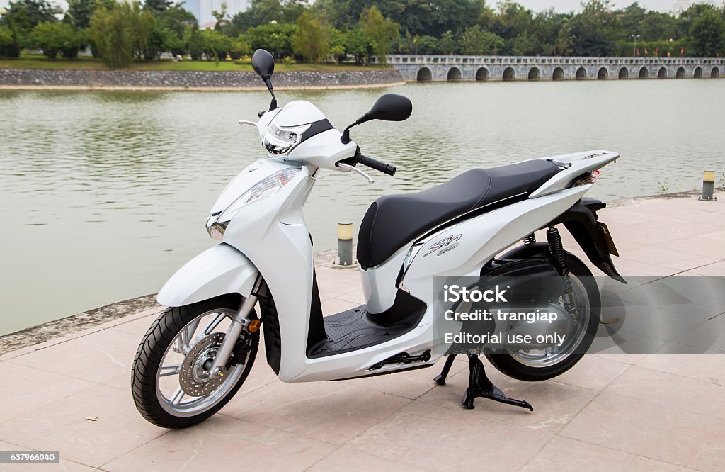 Vadear pivote como resultado Honda Sh 300i Todo Nuevo 2016 Motocicleta Foto de stock y más banco de  imágenes de Ciclomotor - Vehículo de motor - Ciclomotor - Vehículo de  motor, Nuevo, 2016 - iStock