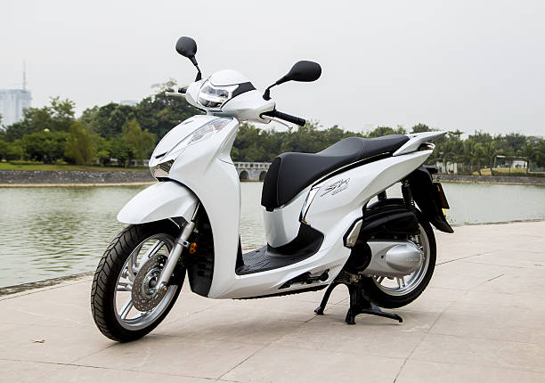 honda sh 300i tout nouveau 2016 motorcycl - 300 photos et images de collection