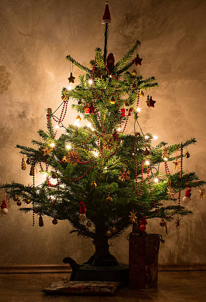 istock The Christmas tree with Christmas glitter balls 637968014