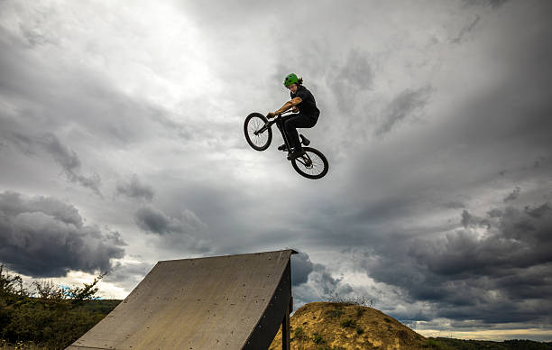 istock Skillful man on bicycle performing 360 tabletop against the sky. 637982316