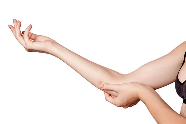 肘の痛みを持つ若い女性のクローズアップビュー。 - 人間の腕 ストックフォトと画像