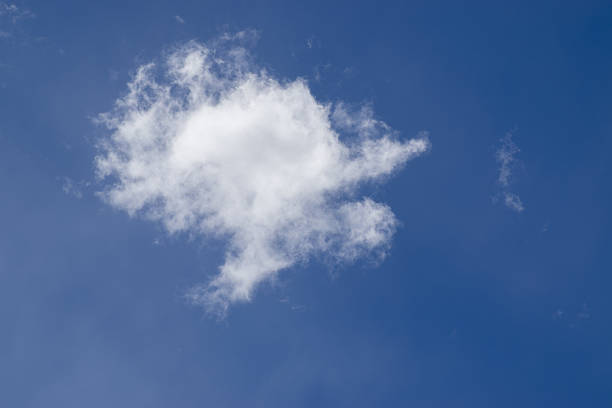 青い空と白い雲  - white cloud mountains ストックフォトと画像