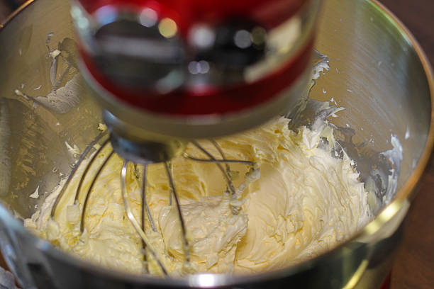 istock Mixing cream in the bowl 638071912