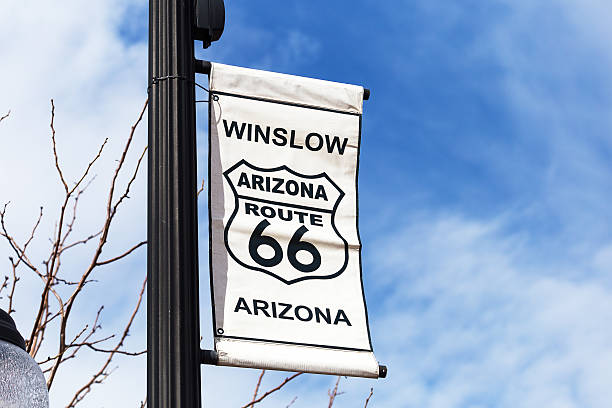 la histórica route 66 señal - winslow arizona fotografías e imágenes de stock