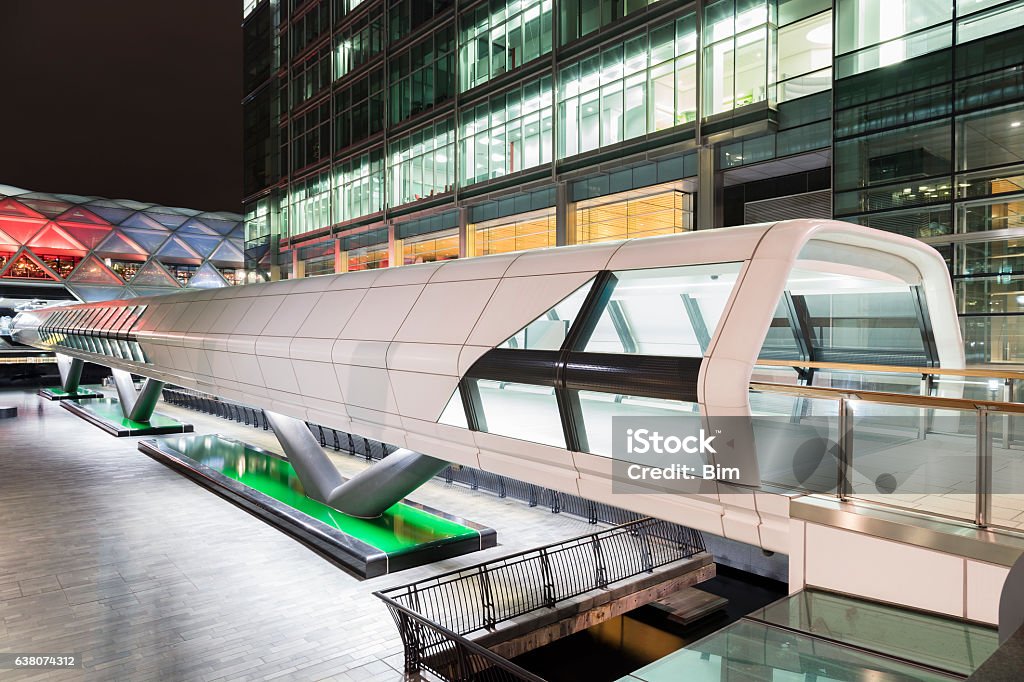 Modern Footbridge in Canary Wharf at Night, London, England Footbridge linking new Crossrail Place and station with areas of the Canary Wharf complex at night, London's Financial District, England, photo taken from a public street, long exposure with tripod, 50 megapixel image Crossrail Stock Photo