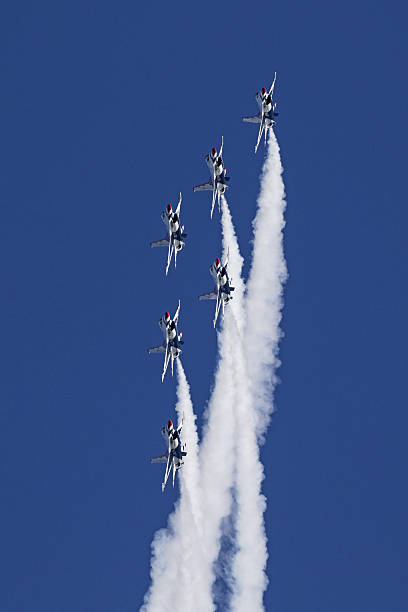caccia a reazione degli us air force thunderbirds - air force teamwork fighter plane airplane foto e immagini stock