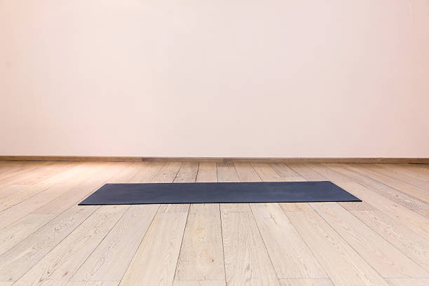 istock Gym with yoga mat interior 638106354