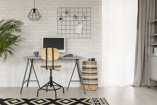 sala de estudio con detalles industriales - macro chair domestic room contemporary fotografías e imágenes de stock