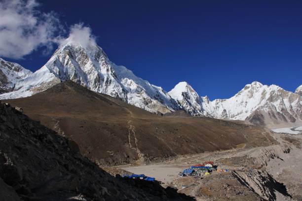 istock Hotels in Gorak Shep and mount Pumori 638126528