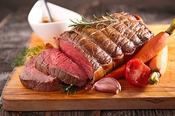 filet z pieczonej wołowiny - roast beef zdjęcia i obrazy z banku zdjęć