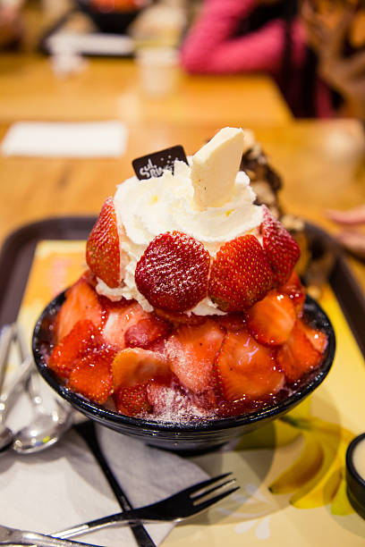 istock strawberry shaved ice patbingsu 638145374