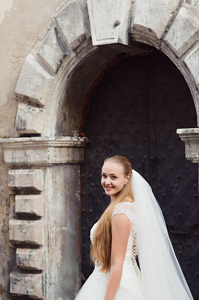 istock Beautiful bride in the city 638152298
