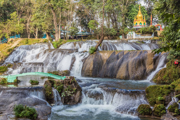 cachoeira pwe gauk pyin oo lwin myanmar - ancient architecture buddhism burmese culture - fotografias e filmes do acervo