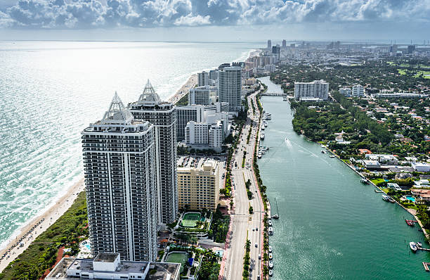 fort lauderdale strip widok z lotu ptaka - fort lauderdale florida broward county cityscape zdjęcia i obrazy z banku zdjęć