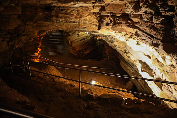 istock Rock formations in Mammoth Caves 638195136