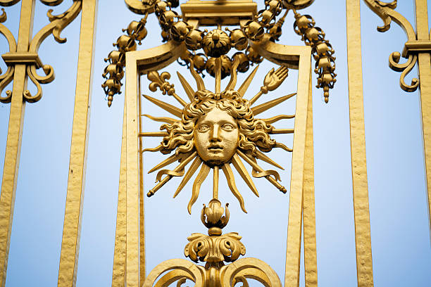 ornamenti in oro versailles - reggia di versailles foto e immagini stock