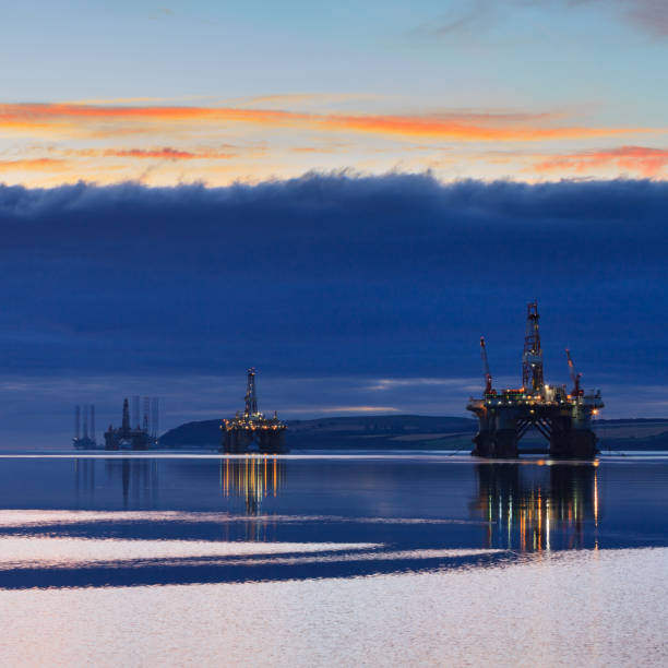 istock Semi Submersible Oil Rig during Sunrise 638200418
