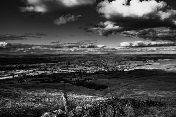 scenic view from pendle hill. north - east - pendle imagens e fotografias de stock