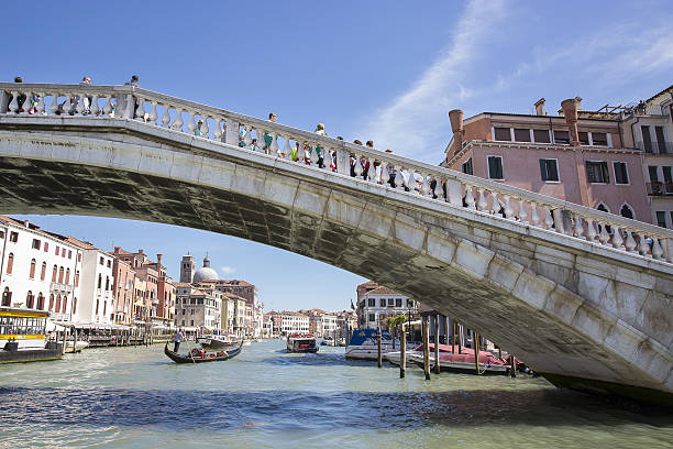 브리지 폰테 델리 스칼지, 베니스 대운하, 이탈리아 - ponte degli scalzi 뉴스 사진 이미지