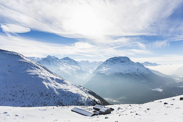 vista de sankt moritz, cantón grigioni, suiza. - st moritz engadine mountain winter fotografías e imágenes de stock