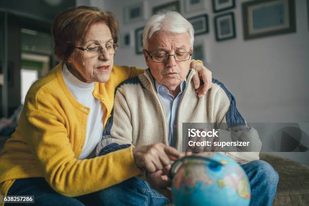 Nur Dich Und Mich Stockfoto und mehr Bilder von Globus - Globus, Senioren - Männer, 70-79 Jahre