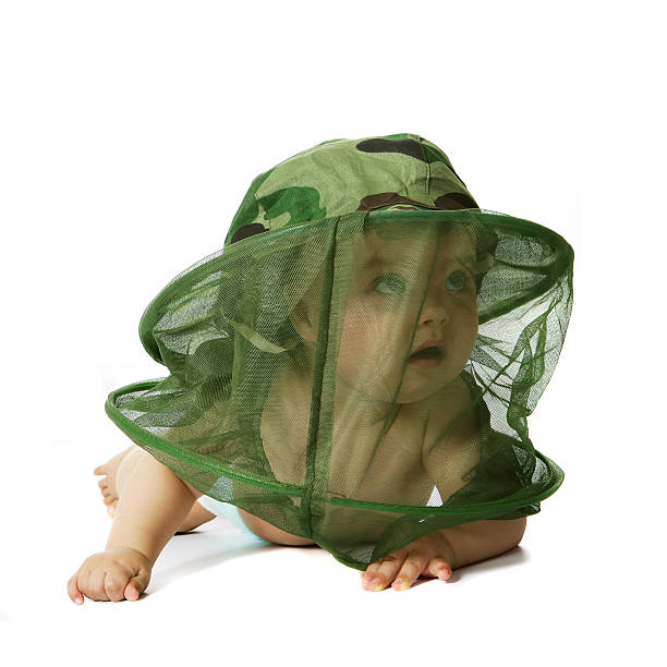 baby girl in mosquito net hat - mosquito mosquito netting protection insect imagens e fotografias de stock