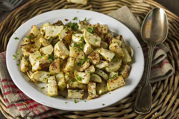 healthy homemade roasted kohlrabi - kohlrabi turnip kohlrabies cabbage imagens e fotografias de stock