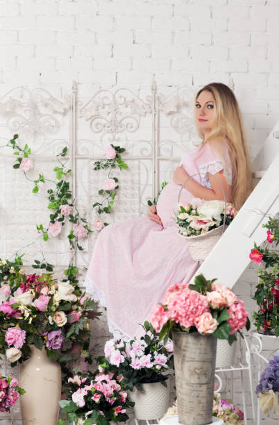 istock Beautiful pregnant woman 638291276