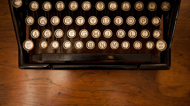 タイプライター キーを閉じる - typewriter typebar retro revival old ストックフォトと画像