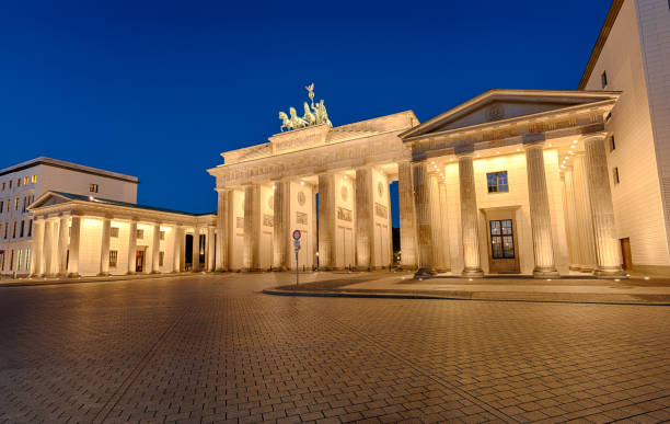 istock The Brandenburger Tor in Berlin at night 638344022