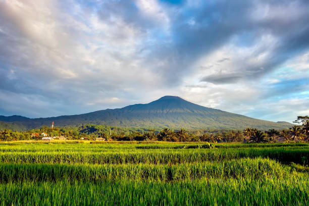istock Slamet Mountain in the morning 638370042