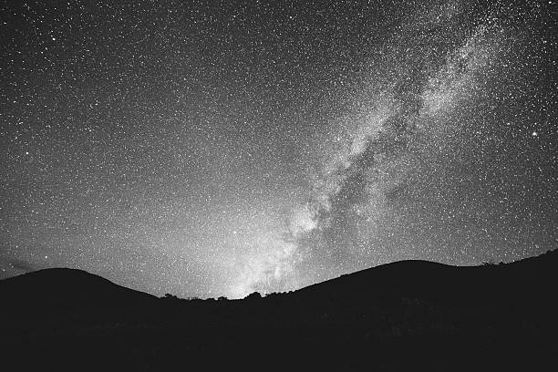 mauna kea vía láctea cielo nocturno montaña silueta kona hawaii - ring galaxy fotografías e imágenes de stock