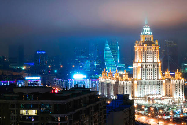 widok na miasto z wysokiego budynku - street urban scene skyscraper cityscape zdjęcia i obrazy z banku zdjęć