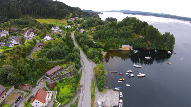 luftaufnahme von fana in bergen, norwegen - sogn og fjordane county stock-fotos und bilder