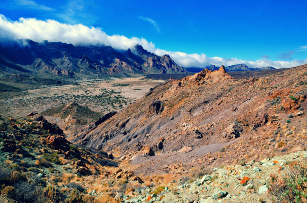 vulkan el teide, nationalpark teneriffa. lavafelsen. - el teide national park stock-fotos und bilder