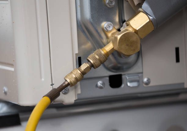 istock filling refrigerant to air conditioner drip valve 638423580