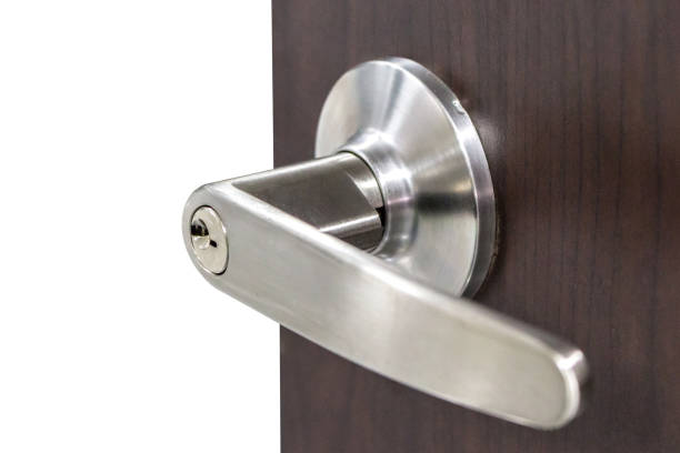 istock Modern style door handle on natural wooden door 638433728