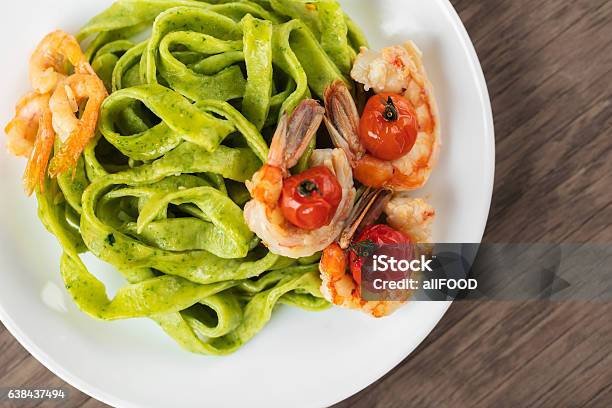 Spinach Pasta With Shrimps Stock Photo - Download Image Now - Backgrounds, Close-up, Cooked